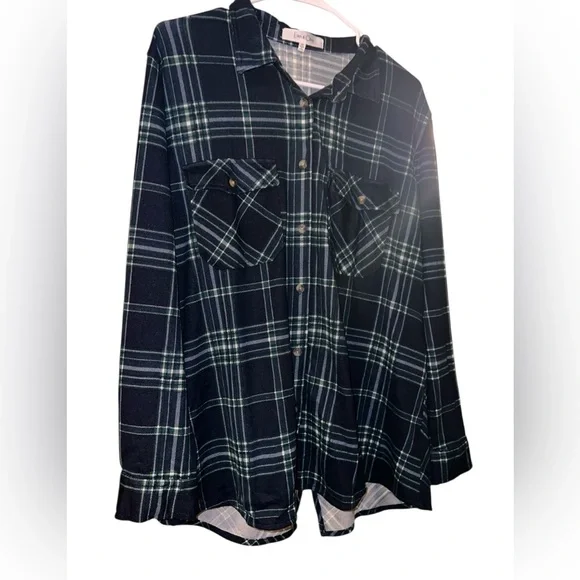 Eden & Olivia Blue and Green Plaid Top Open Back Button Down - Picture 3 of 10